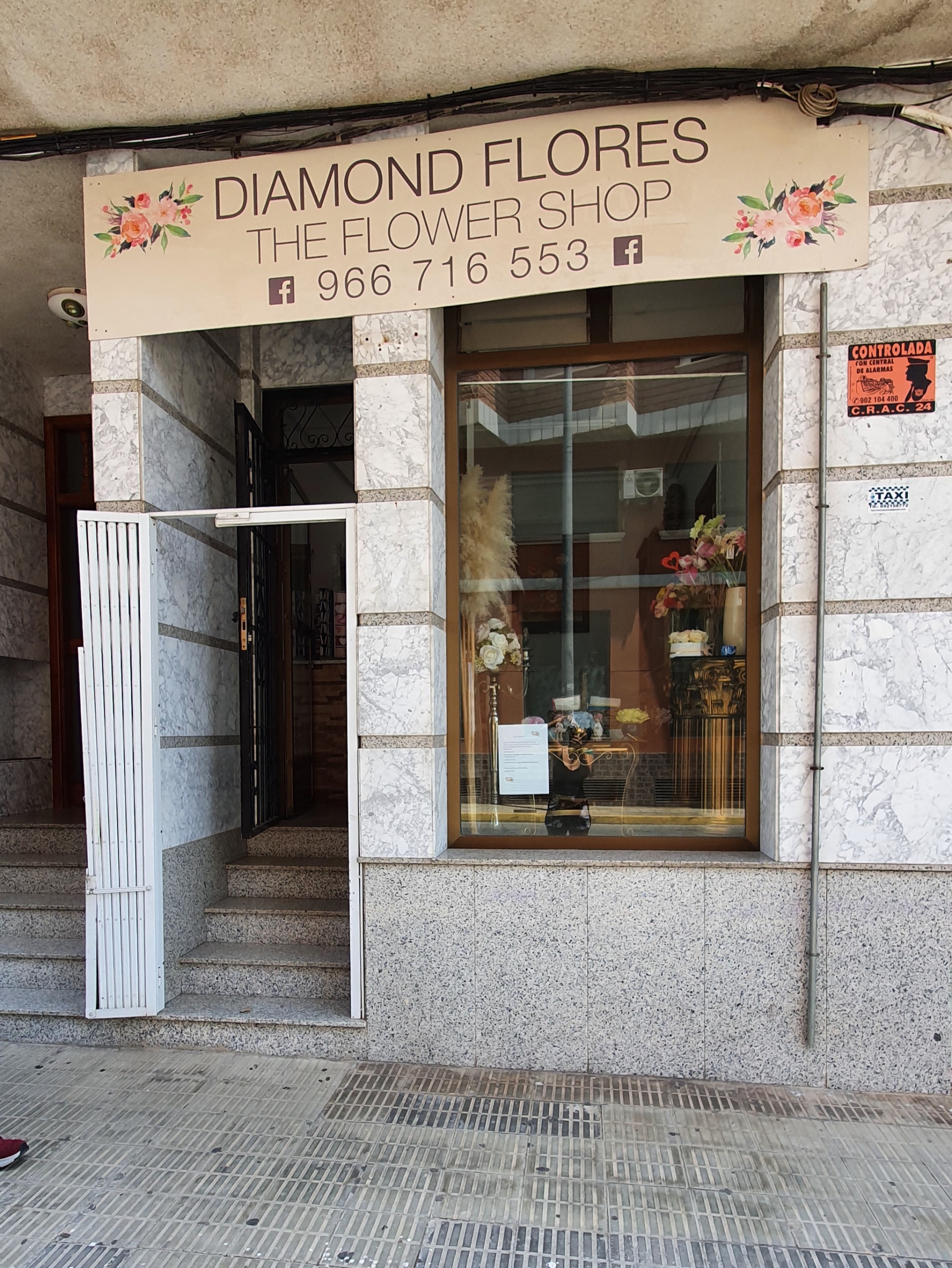 Front entrance to florist shop Los Montesinos